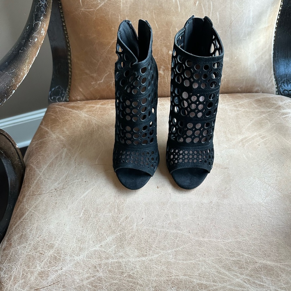 BCBG NEW SHOE